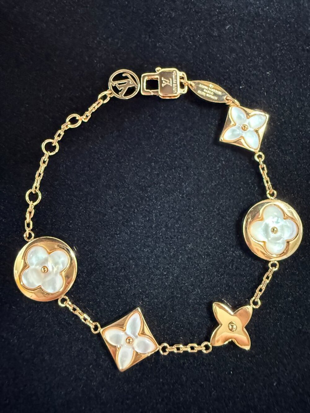 Louis Vuitton Color Blossom Bracelet, Pink Gold Tone, White Mother-of-Pearl - Picture 3 of 10